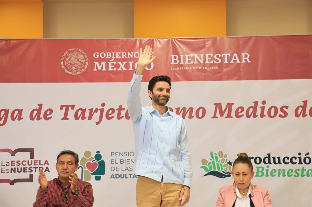 Continúa Rodrigo Abdala con la entrega de tarjetas como medio de pago en los municipios de Puebla