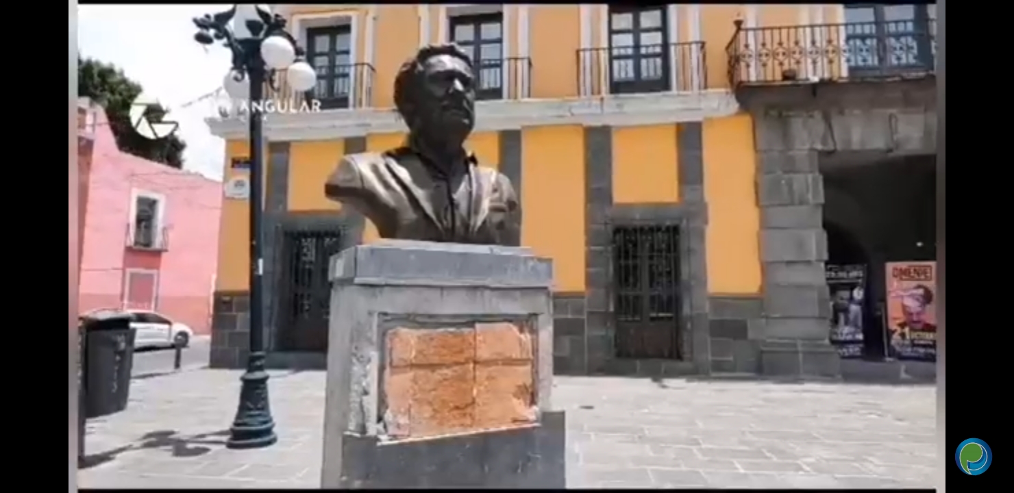 Video desde Puebla: ¡El colmo se roban la placa de Placido Domingo afuera del Teatro Principal!