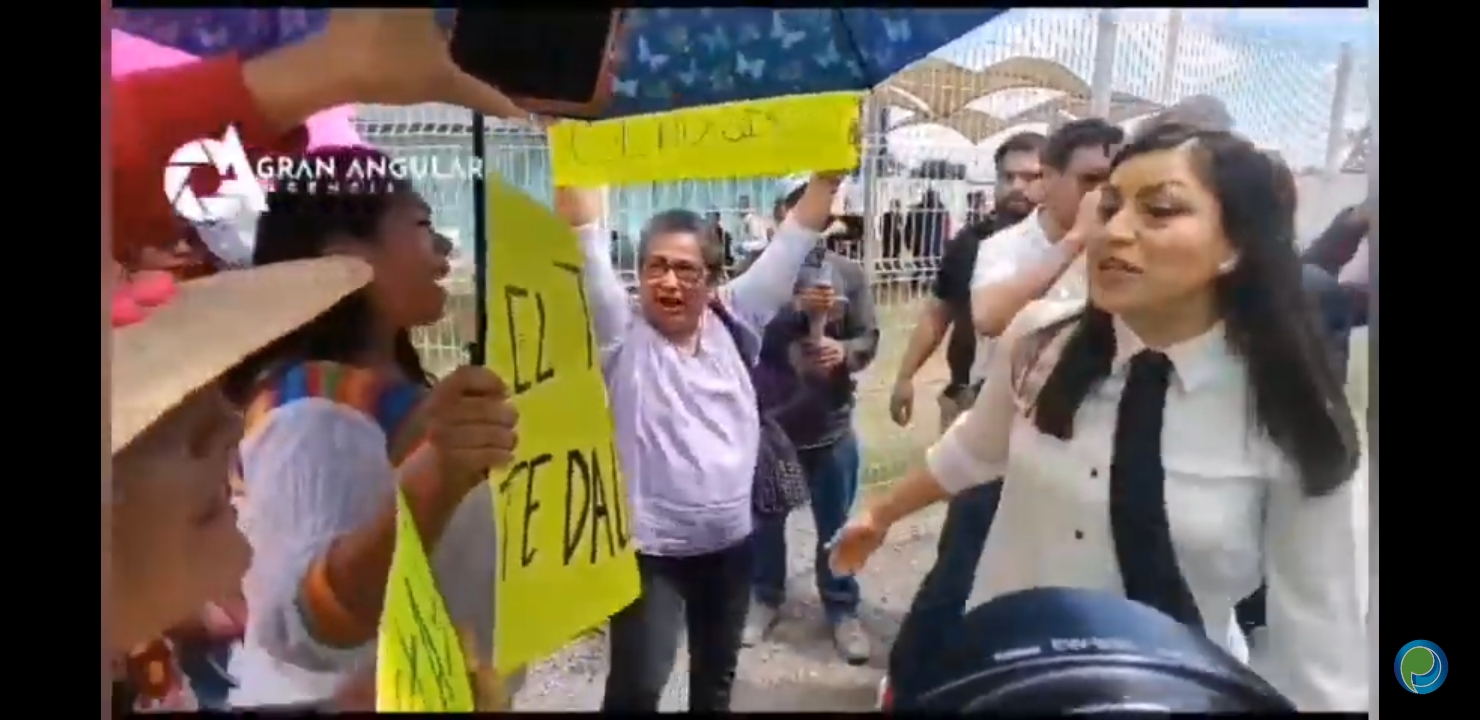 Video desde Puebla: Claudia Rivera y Yasmín Flores, en Casa de Justicia