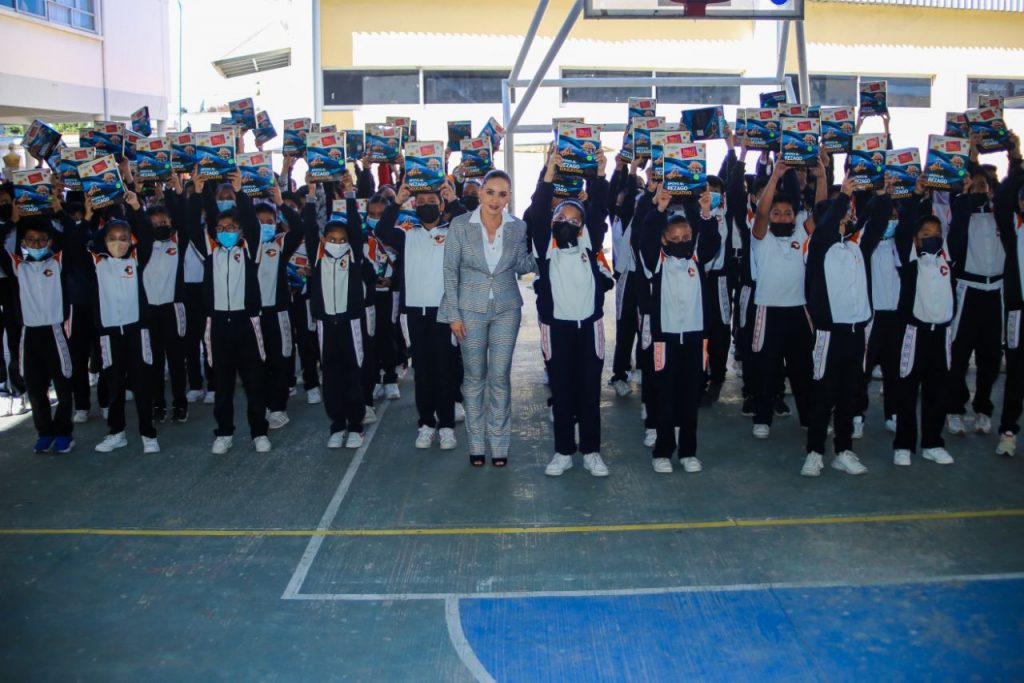 Concluye Paola Angon entregas de guías “Va por la niñez cholulteca”