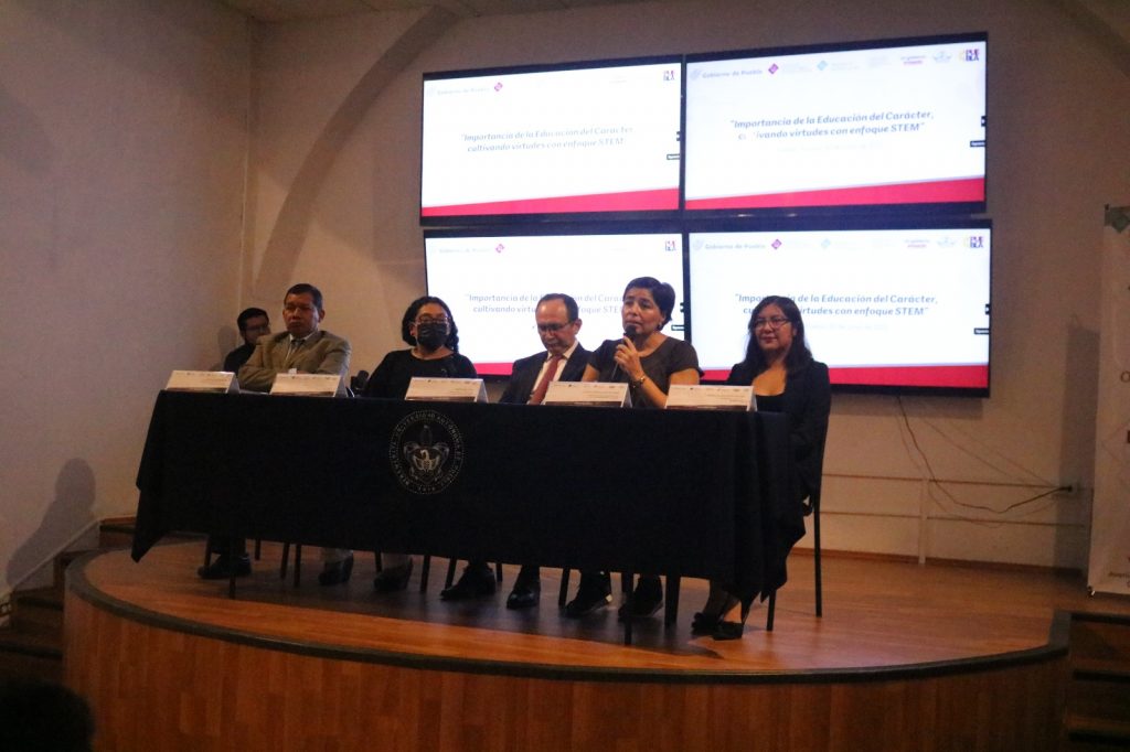Con enfoque STEAM, gobierno de Puebla capacita a docentes de educación media superior