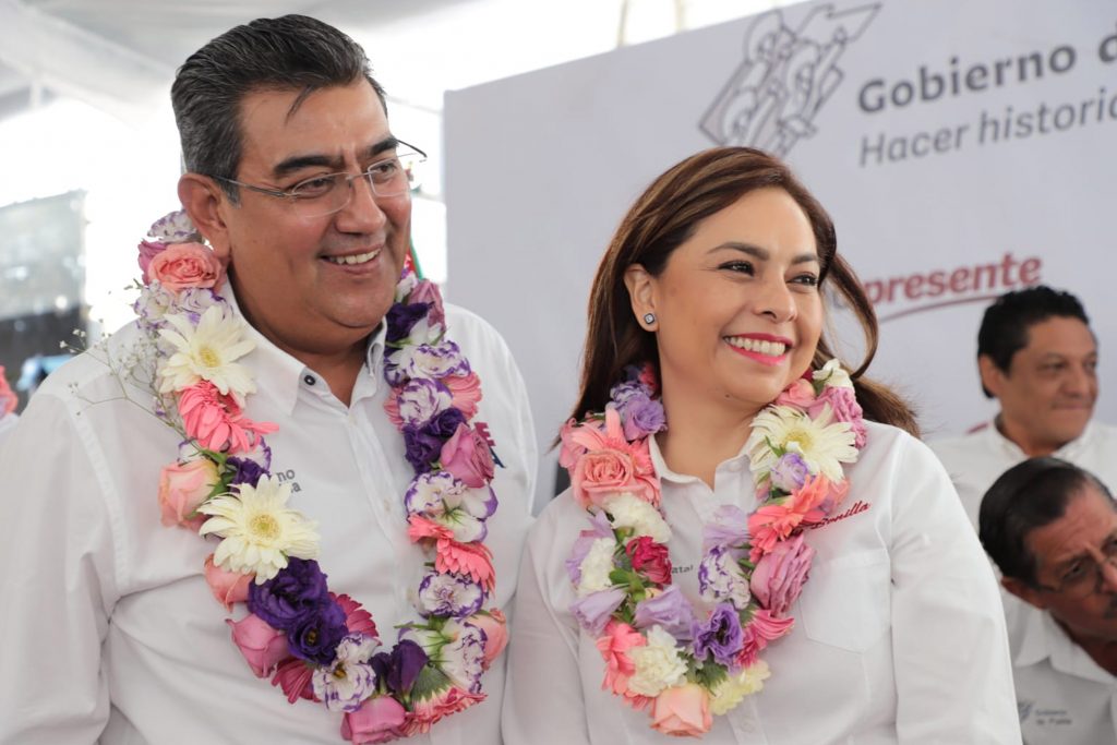 En “Martes Ciudadano”, SEDIF favorece a habitantes de Zacapoaxtla con lentes y sillas de ruedas