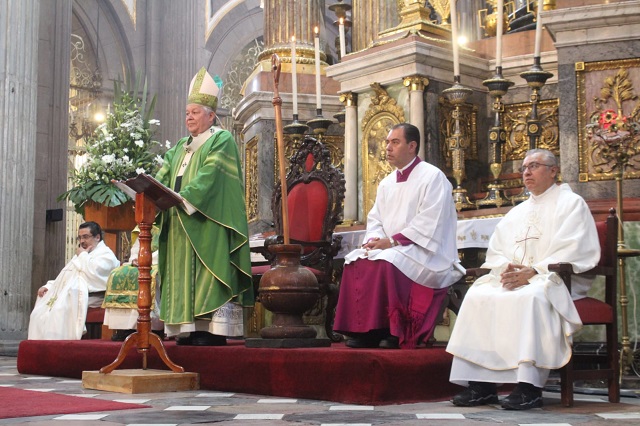 Llama arzobispo de Puebla a trabajar para que se detenga la violencia en el país 