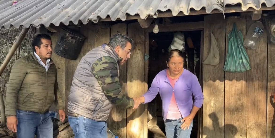 Gobernador Sergio Salomón recorre las áreas afectadas por el incendio