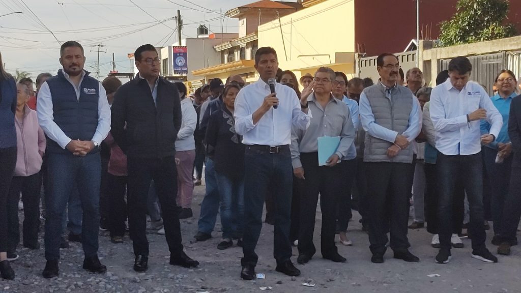 Eduardo Rivera pide a las “nenis” acercarse al ayuntamiento