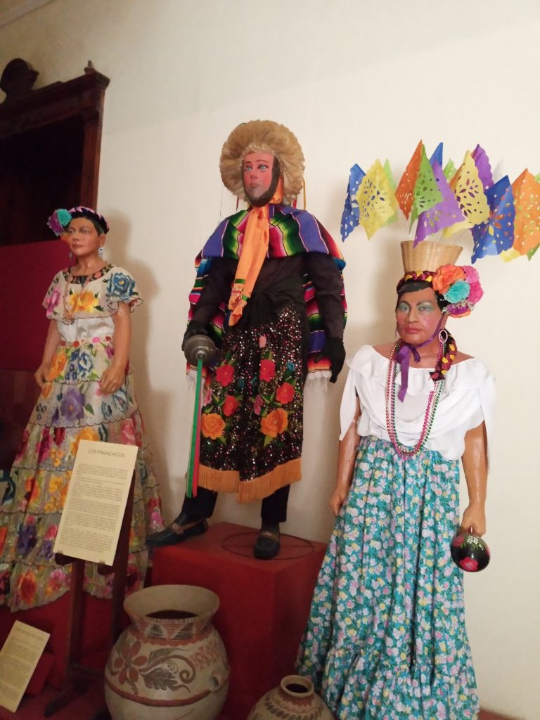 Conoce la máscara e indumentaria de la danza de parachicos