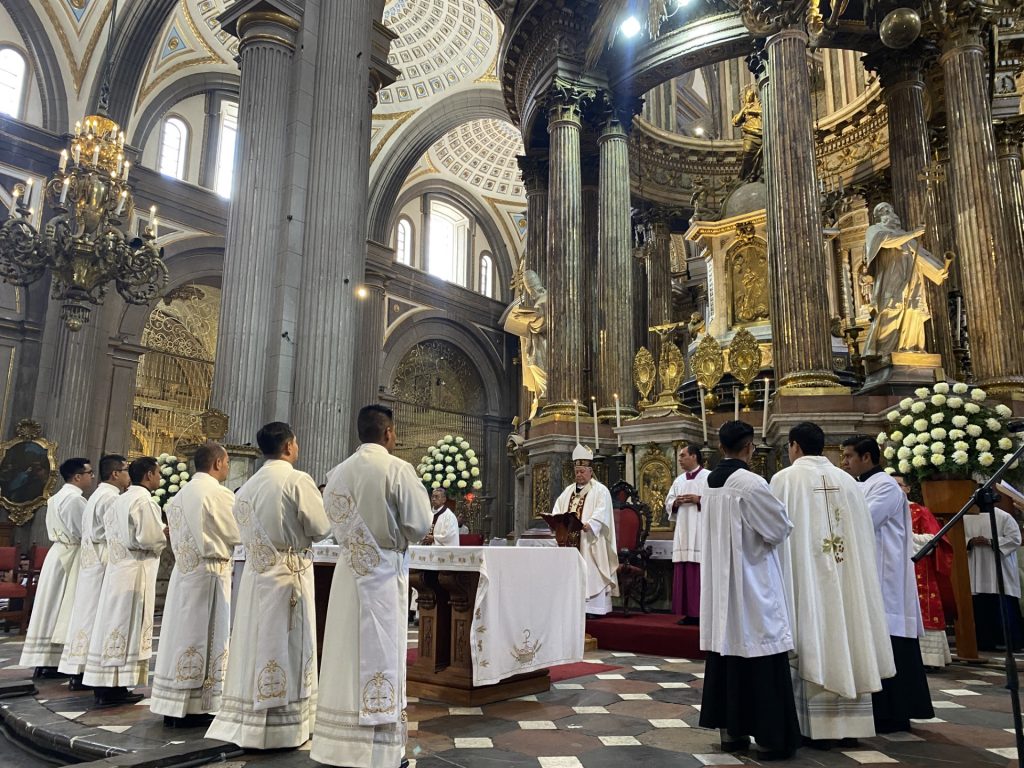 Video desde Puebla: Ordena arzobispo 11 nuevos diáconos