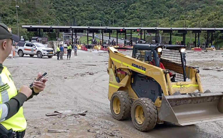Buscan sobrevivientes, tras alud que dejó al menos 14 muertos en Colombia
