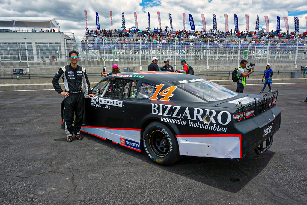 Sigue Alex de Alba en lo más alto de NASCAR Challenge