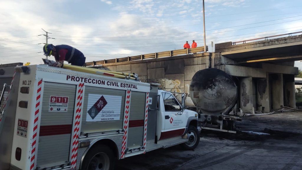 Permanece cerrado carril central del periférico ecológico: Céspedes Peregrina