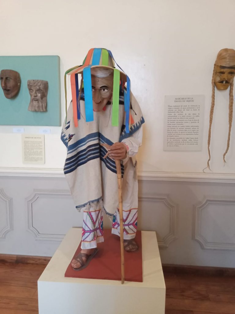 Danza de los viejitos en el Museo Nacional de la Máscara