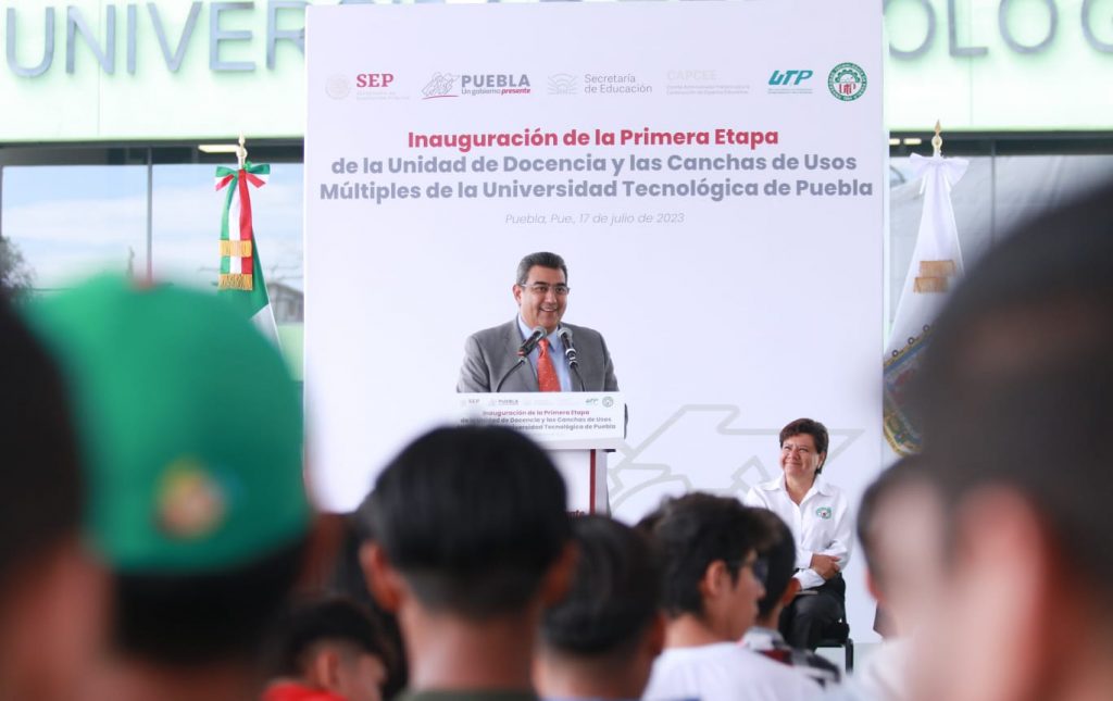 Impulsa gobierno de Sergio Salomón crecimiento profesional de estudiantes y docentes