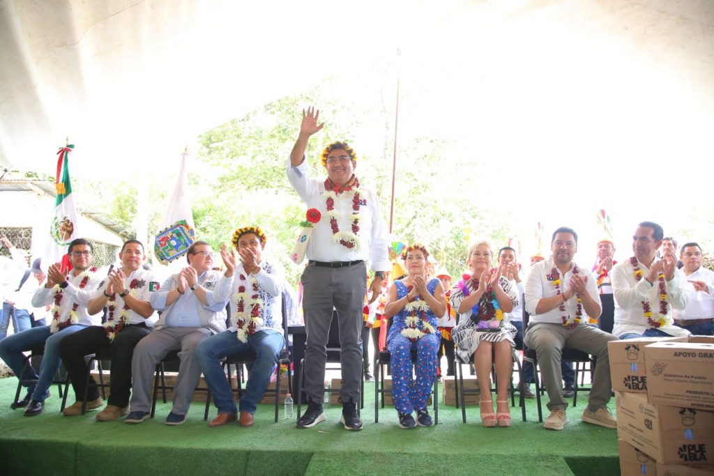 Con obra vial y programas sociales, gobierno estatal lleva progreso a Tlacuilotepec: Sergio Salomón