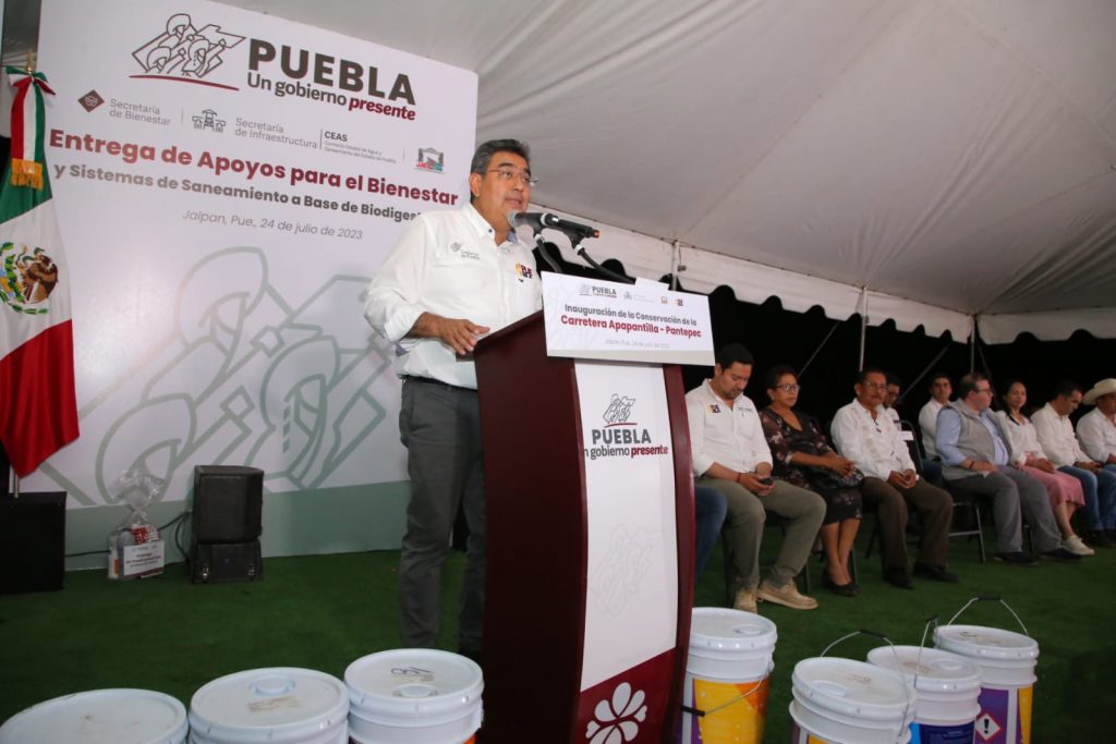 Gobernador Sergio Salomón inauguró la rehabilitación de la carretera Apapantilla