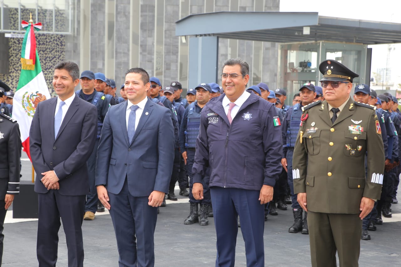 Sergio Salomón Céspedes entrega armamento a corporaciones de policías municipales