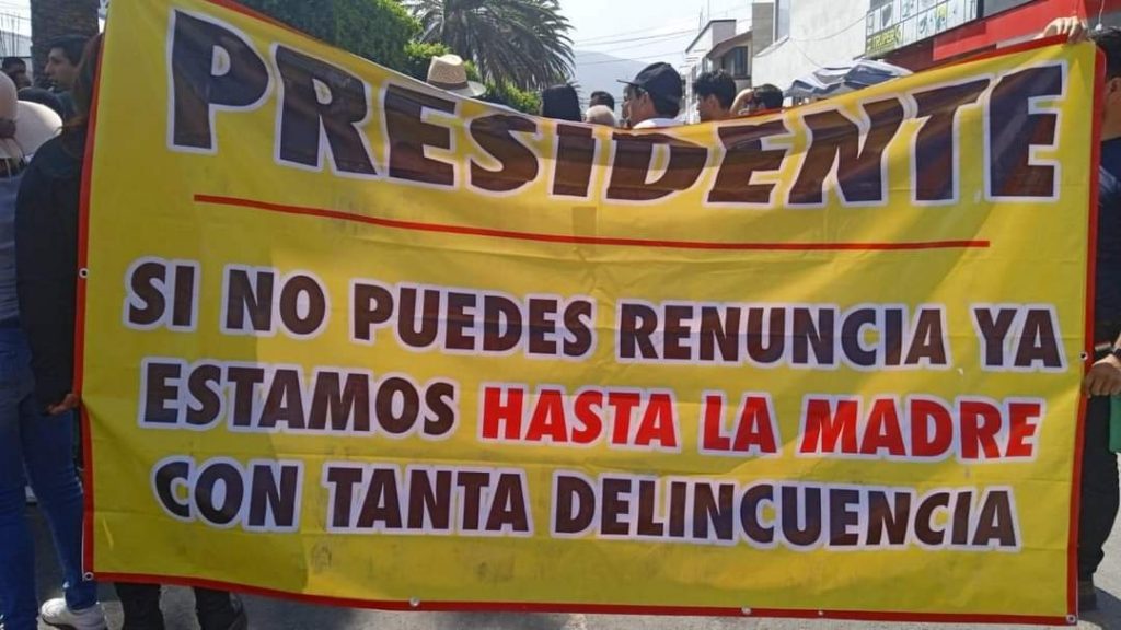 Fotonota: Vecinos de Tecamachalco protestan contra la inseguridad e incapacidad del ayuntamiento