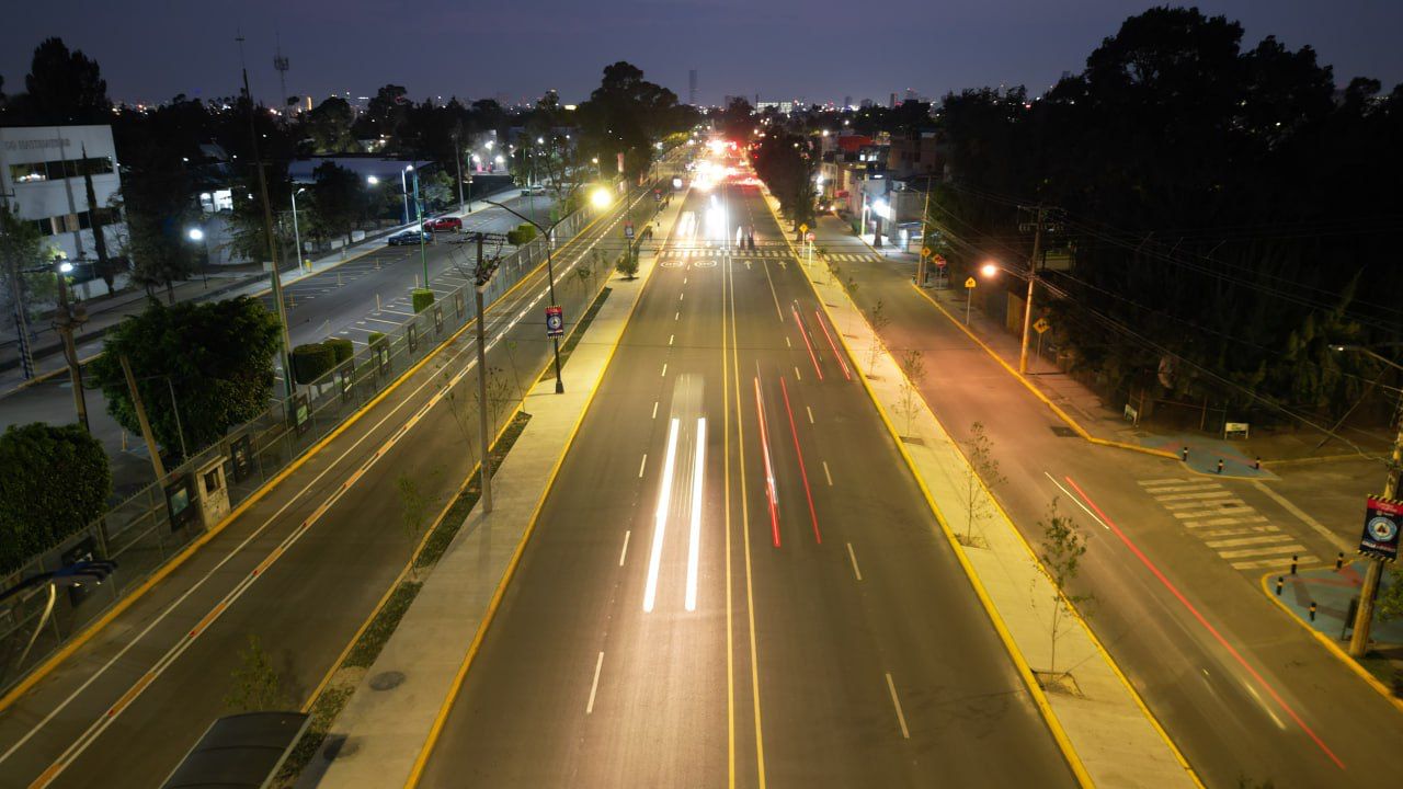 Eduardo Rivera entrega luminarias y regulariza papeles en San Francisco Totimehuacán