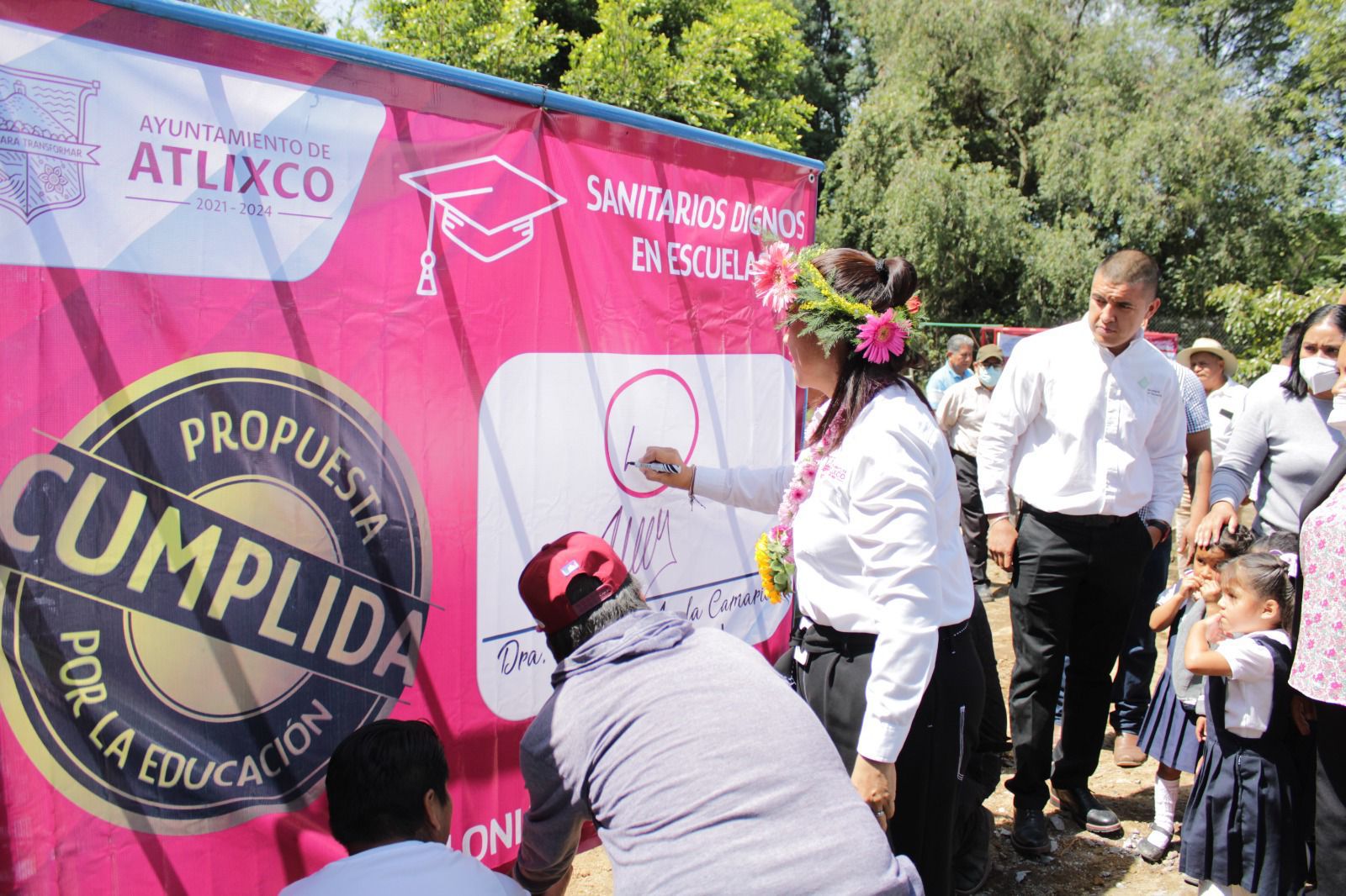 Ariadna Ayala comienza diginificación de sanitarios en el preescolar Emiliano Zapata, en la comunidad Agrícola Ocotepec