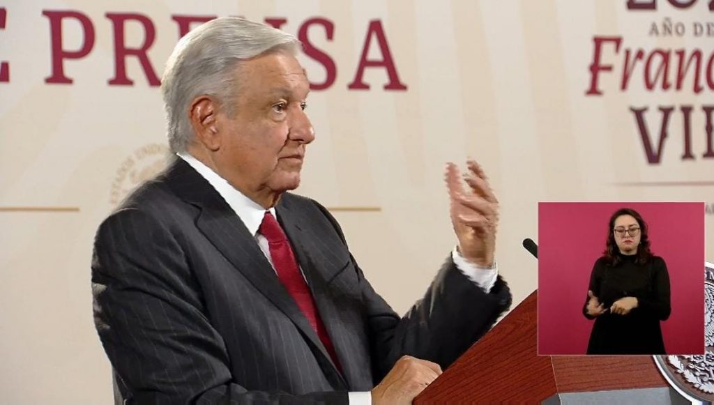 Reta AMLO a Claudio X: Que realice una investigación contra Xóchitl Gálvez y sus contratos