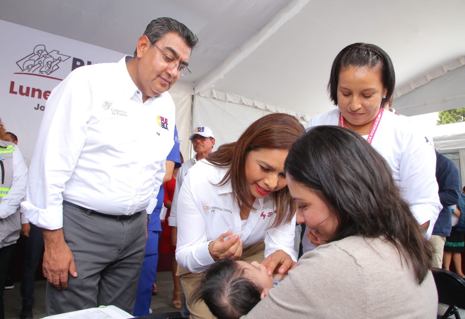 Desde Teziutlán: Atiende Sergio Salomón 40 familias en el primer lunes ciudadano