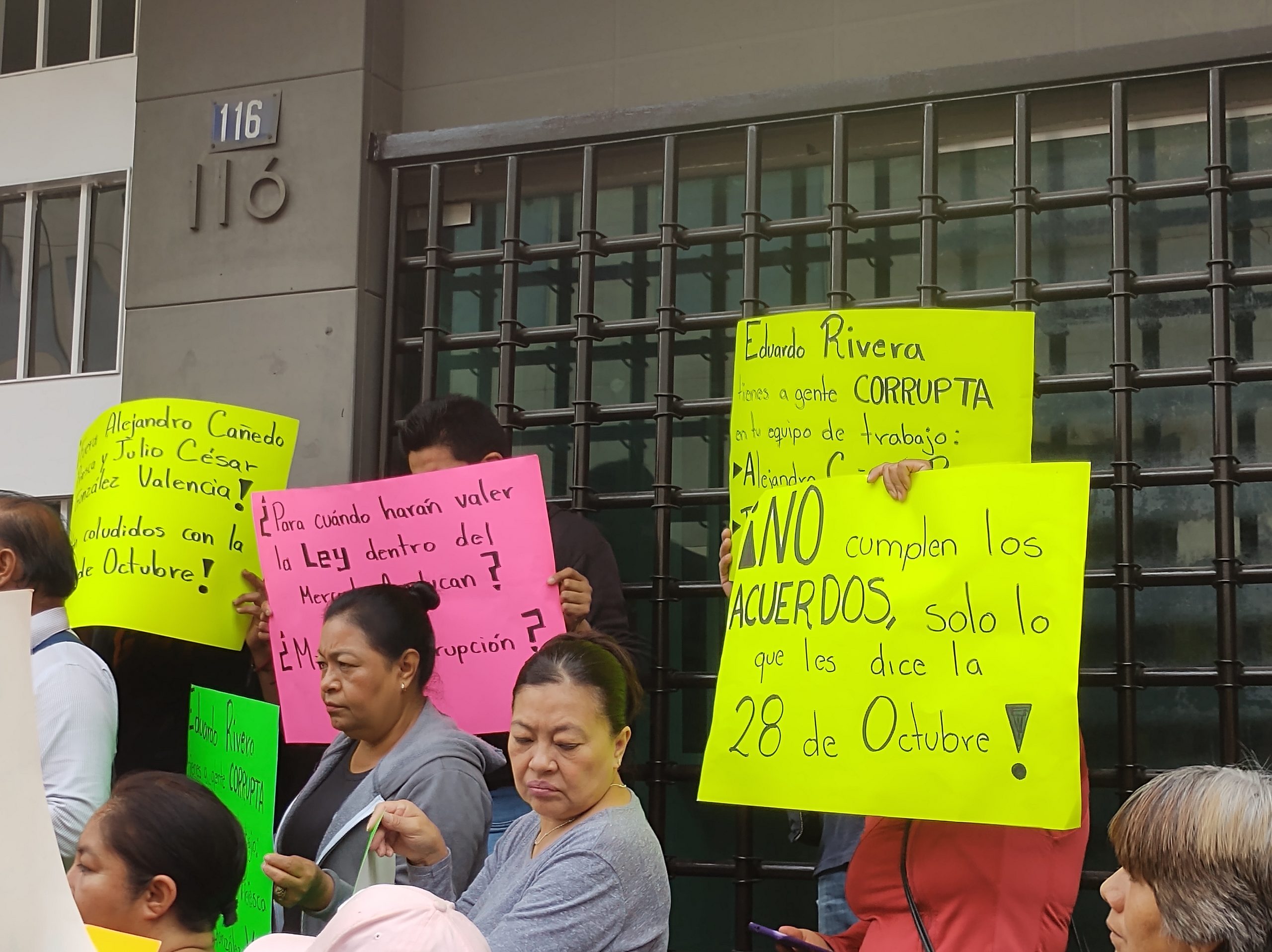 Video desde Puebla: Locatarios de Antorcha-Amalucan protestan por incumplimiento de acuerdos