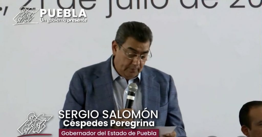 Video desde Puebla: Sergio Salomón entrega estímulos a personal educativo