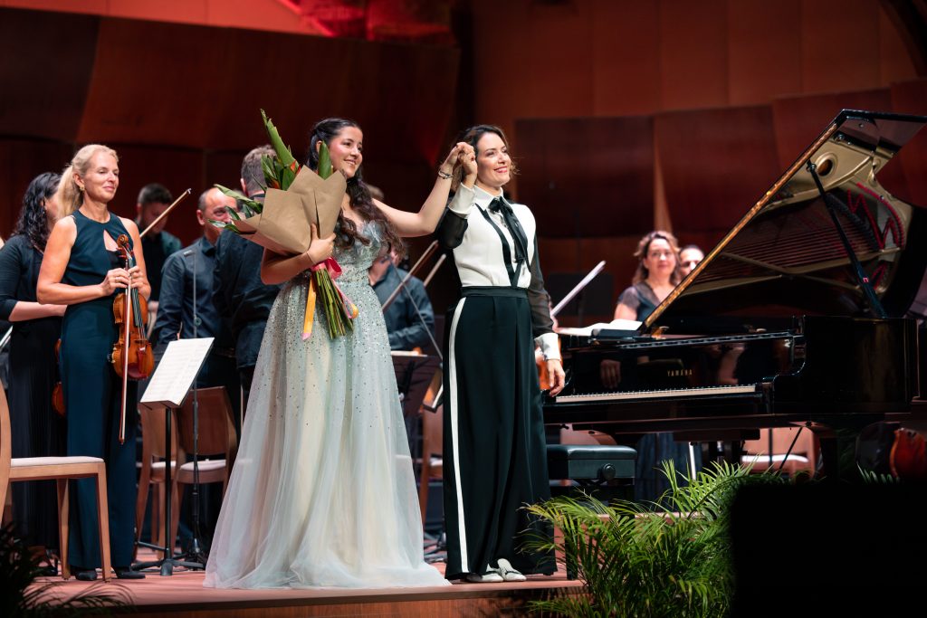 El dúo inolvidable de María Hanneman y Alondra de la Parra en el escenario del Festival Paax GNP