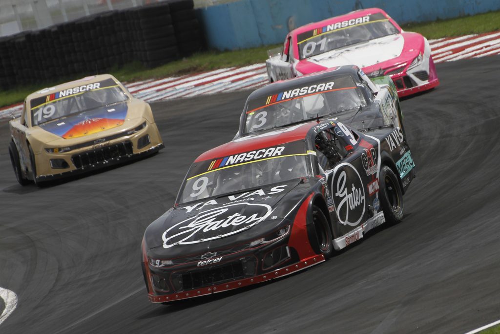 Alpha Racing está en la pelea de liderato en NASCAR Challenge