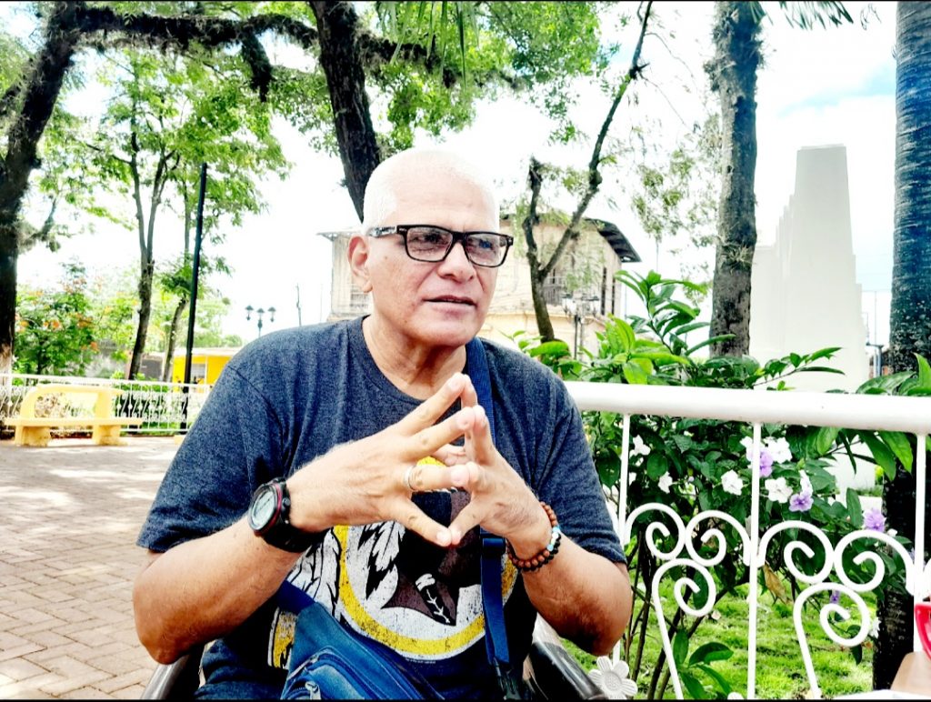 Bitácora de futuro: Relato. Qué hay, el espejo cambió de lugar