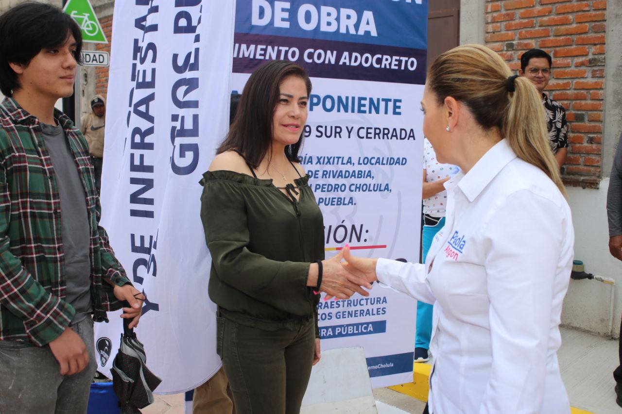 Entrega Paola Angon obra integral de calle, en el Barrio de Xixitla