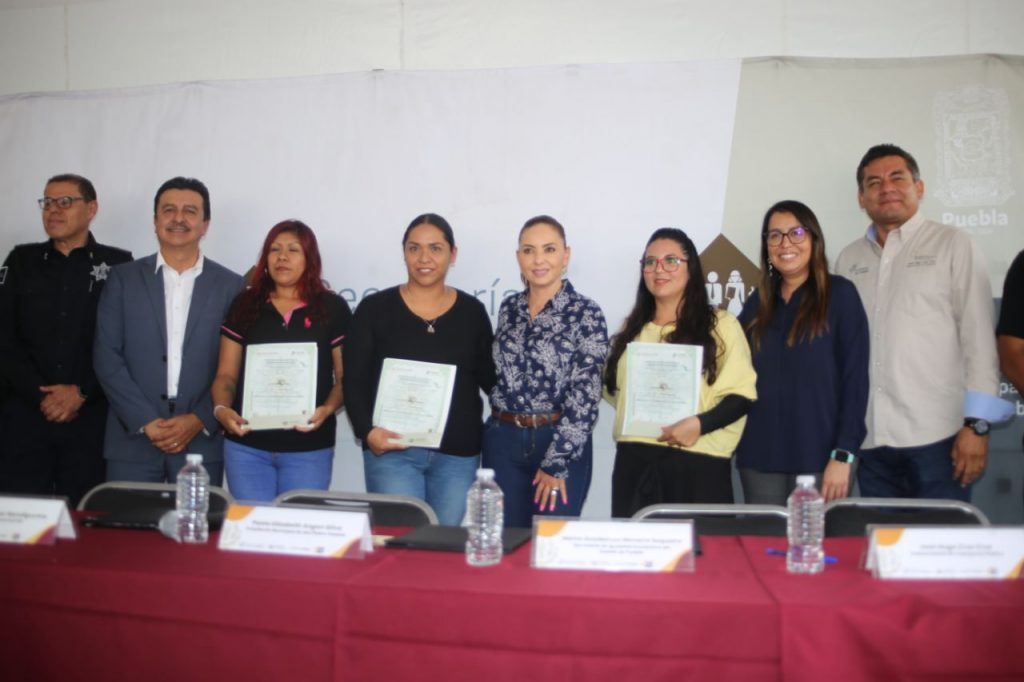 Paola Angon firma convenio con el ICATEP, impulsando mejores oportunidades de empleo para mujeres cholultecas