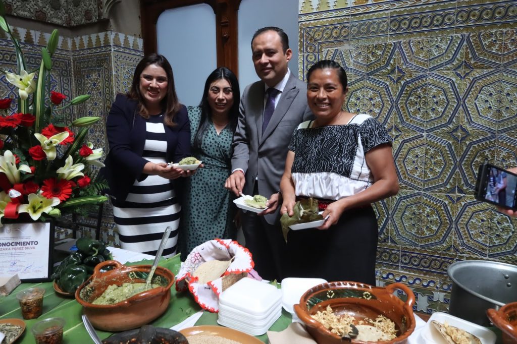 Presentan Arte Culinario de la Sierra Norte de Puebla en el Congreso del Estado