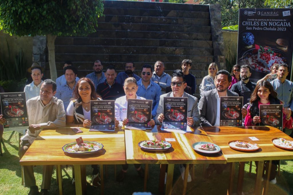 Paola Angon y CANIRAC presentan la comida de inicio de temporada de chiles en nogada