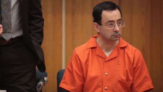 Reporte: Larry Nassar, médico acusado de abusar de gimnastas, fue apuñalado en prisión