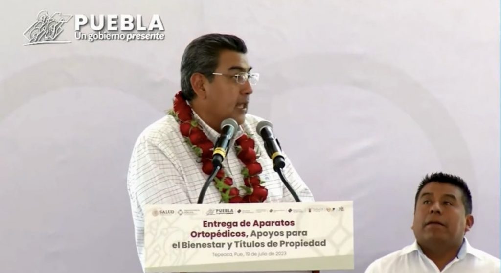 Sergio Salomón anunció la construcción de un recinto ferial en Tepeaca