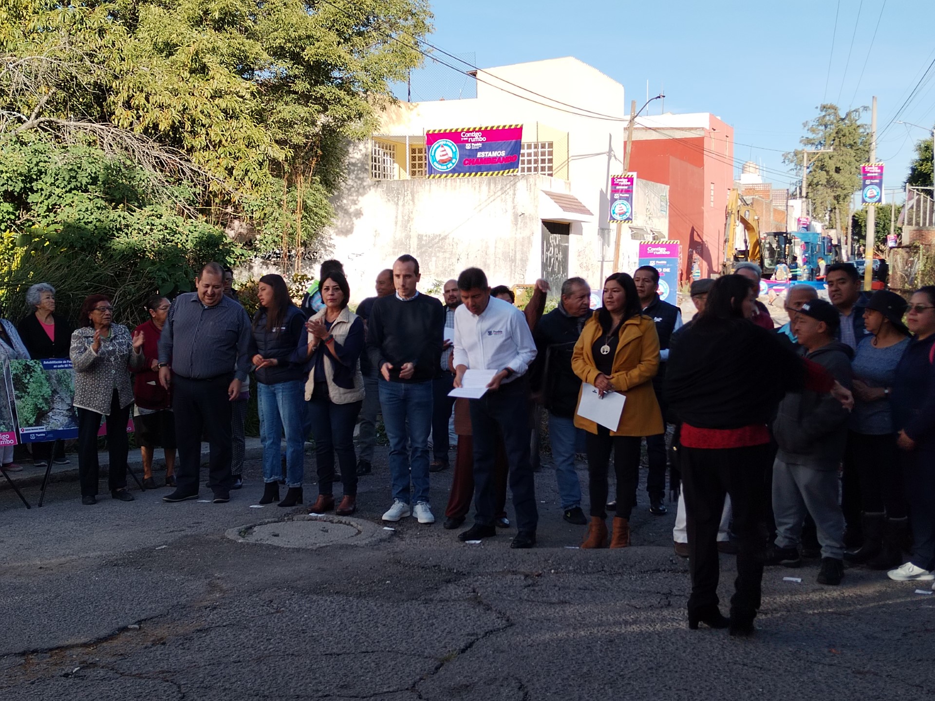 Video desde Puebla: Eduardo Rivera invitó al gobernador Sergio Salomón al encendido de luces por el mes patrio