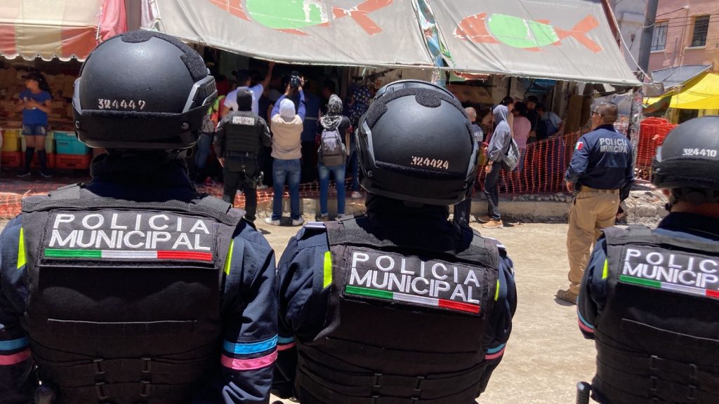 Video desde Puebla: Realizan operativo en la 16 con locatarios de mariscos y pescados