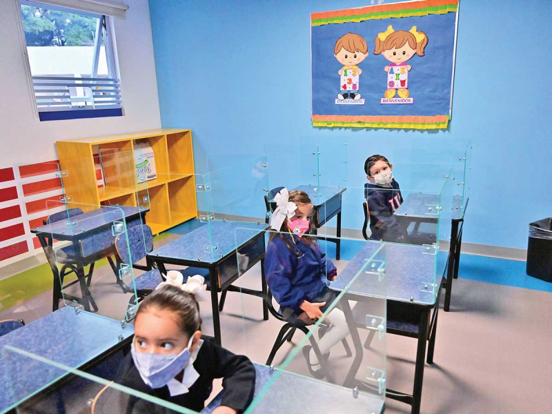 “Los docentes adaptarán contenido de los libros”; alianza de colegios confía en su criterio