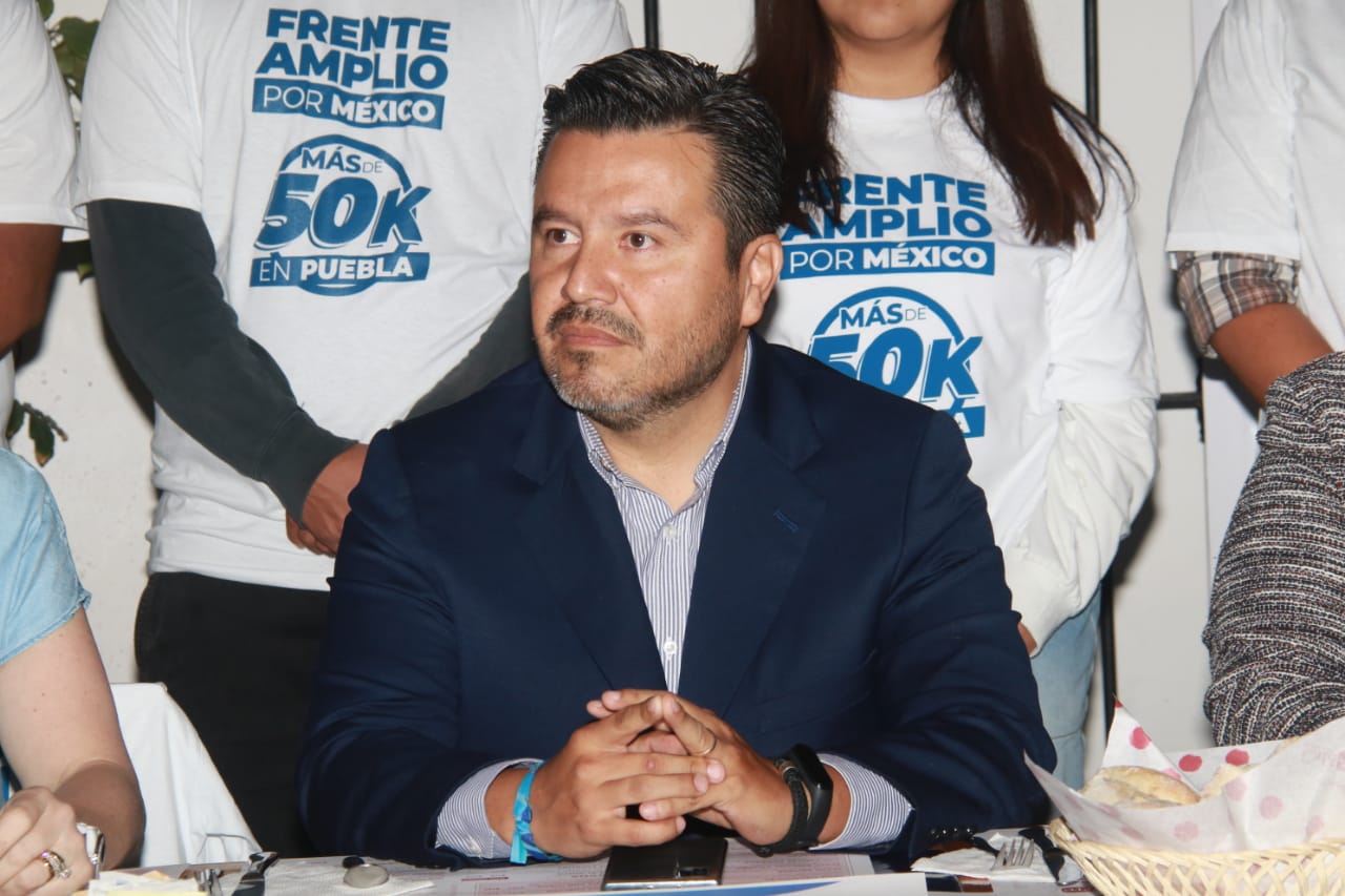 Asegura el líder del PAN municipal que el Frente Amplio por México recabó 50 mil firmas en la capital