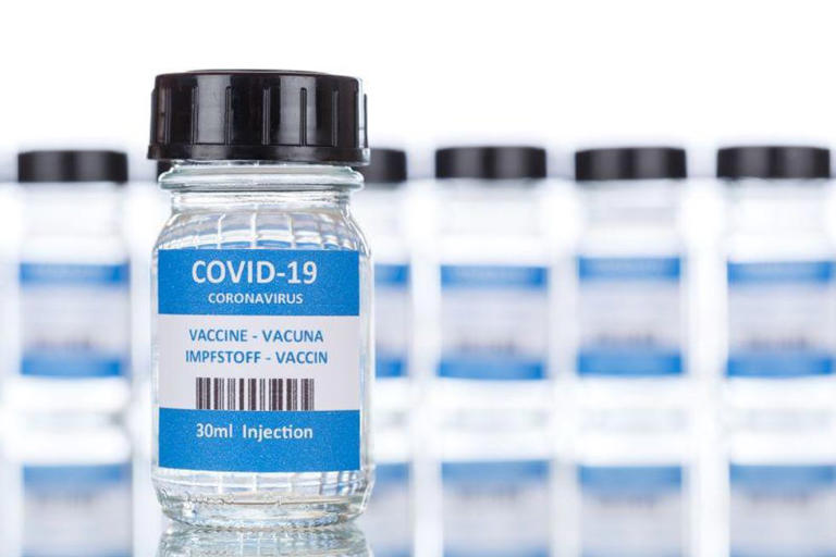 Las autoridades anuncian que las vacunas contra la COVID actualizadas saldrán a mediados de septiembre