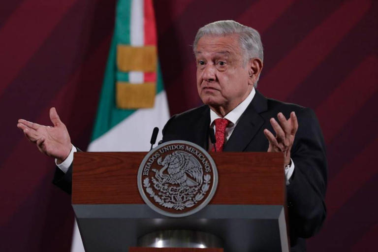 AMLO dice que acatará orden de SCJN; suspenderá distribución de libros de la SEP en Chihuahua