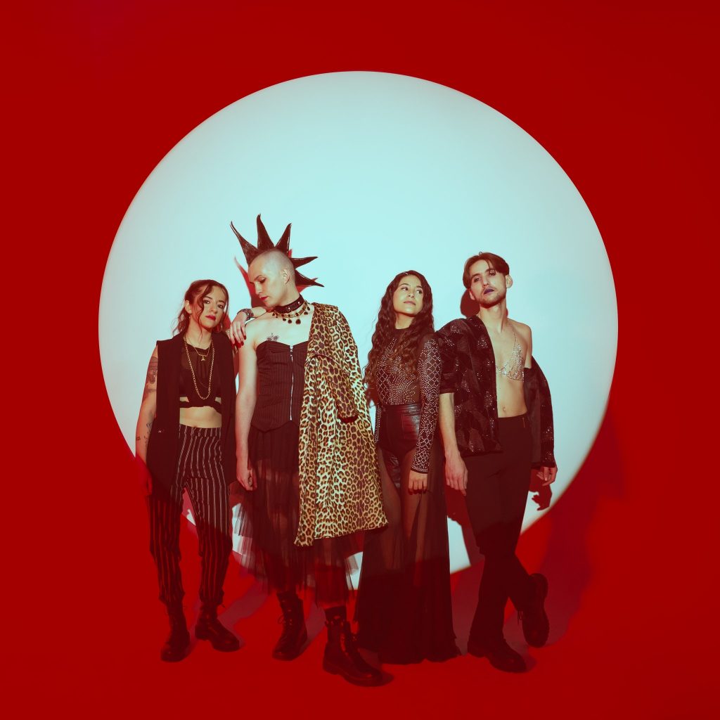 Dimitri platica sobre “He cambiado”, el nuevo sencillo de la banda Dimitri y las Brujas