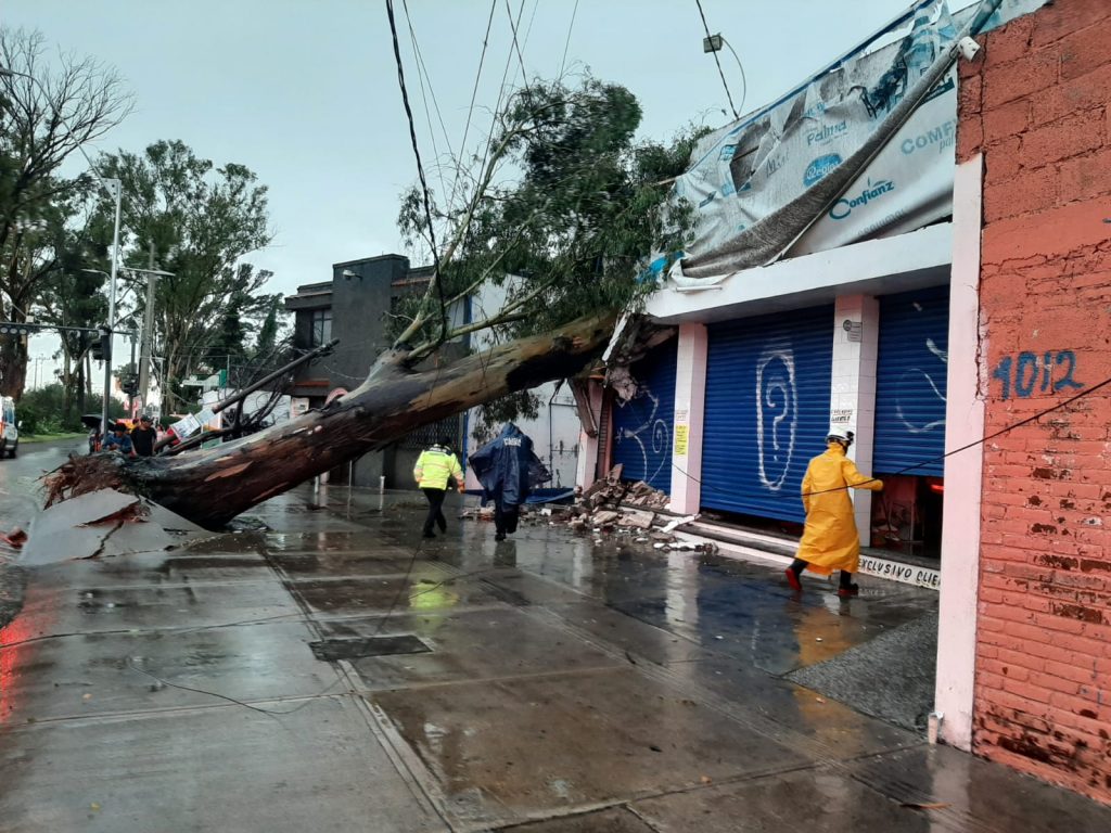 Suspenden juego de beisbol por la tromba de este sábado