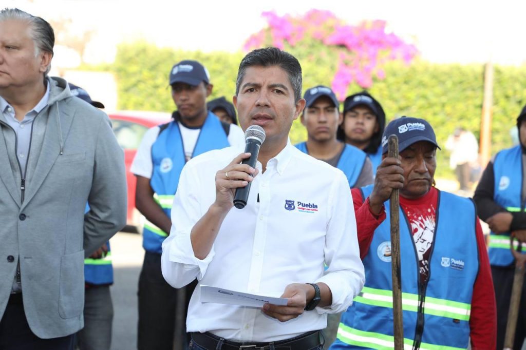 Taparán 50 mil baches en Puebla capital, informó Eduardo Rivera