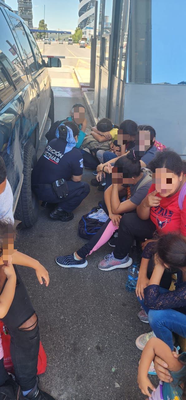Rescatan a 20 migrantes en Puebla capital; niños, la mayoría