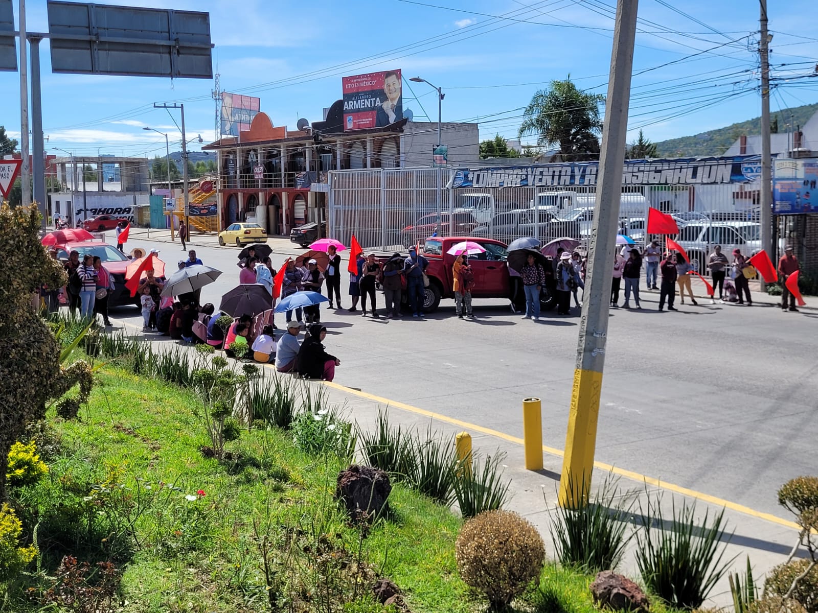 Video desde Puebla: Bloquean antorchistas la federal a Tehuacán, a la altura de Amozoc