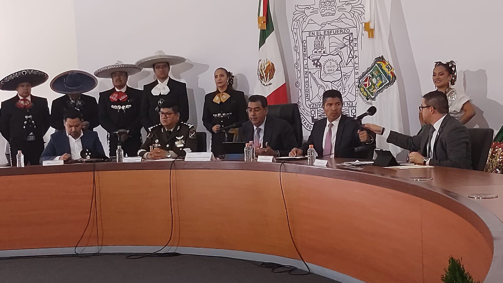 Video desde Puebla: Sergio Salomón y Eduardo Rivera presentan programa de festejos por el mes patrio