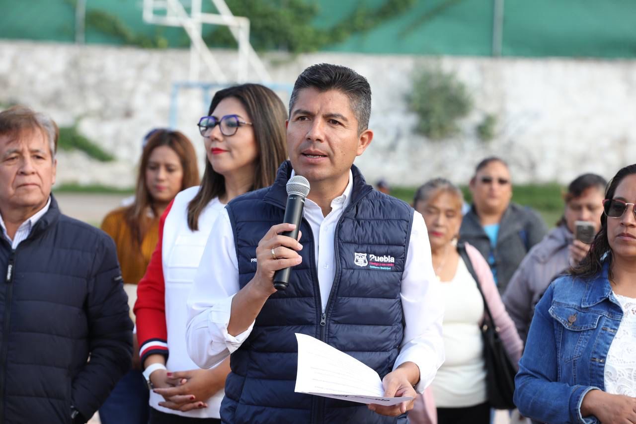 Eduardo Rivera entrega parque rehabilitado en San Sebastián Aparicio