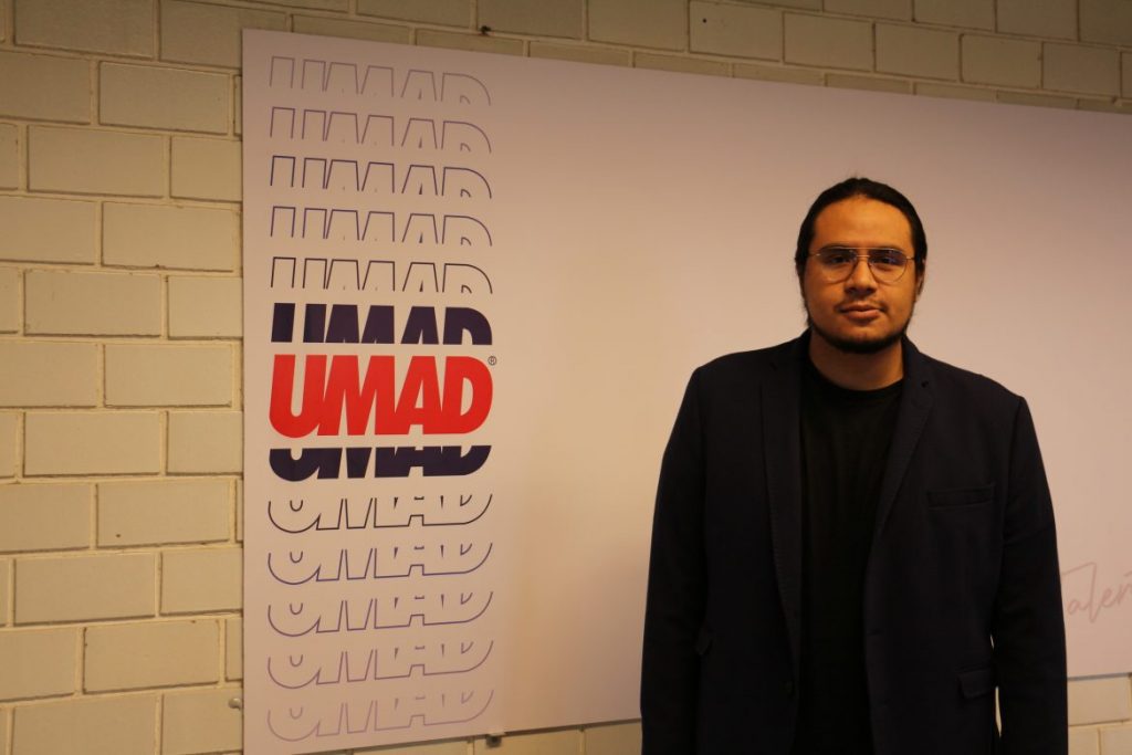 Canadá otorga beca a estudiante de la UMAD