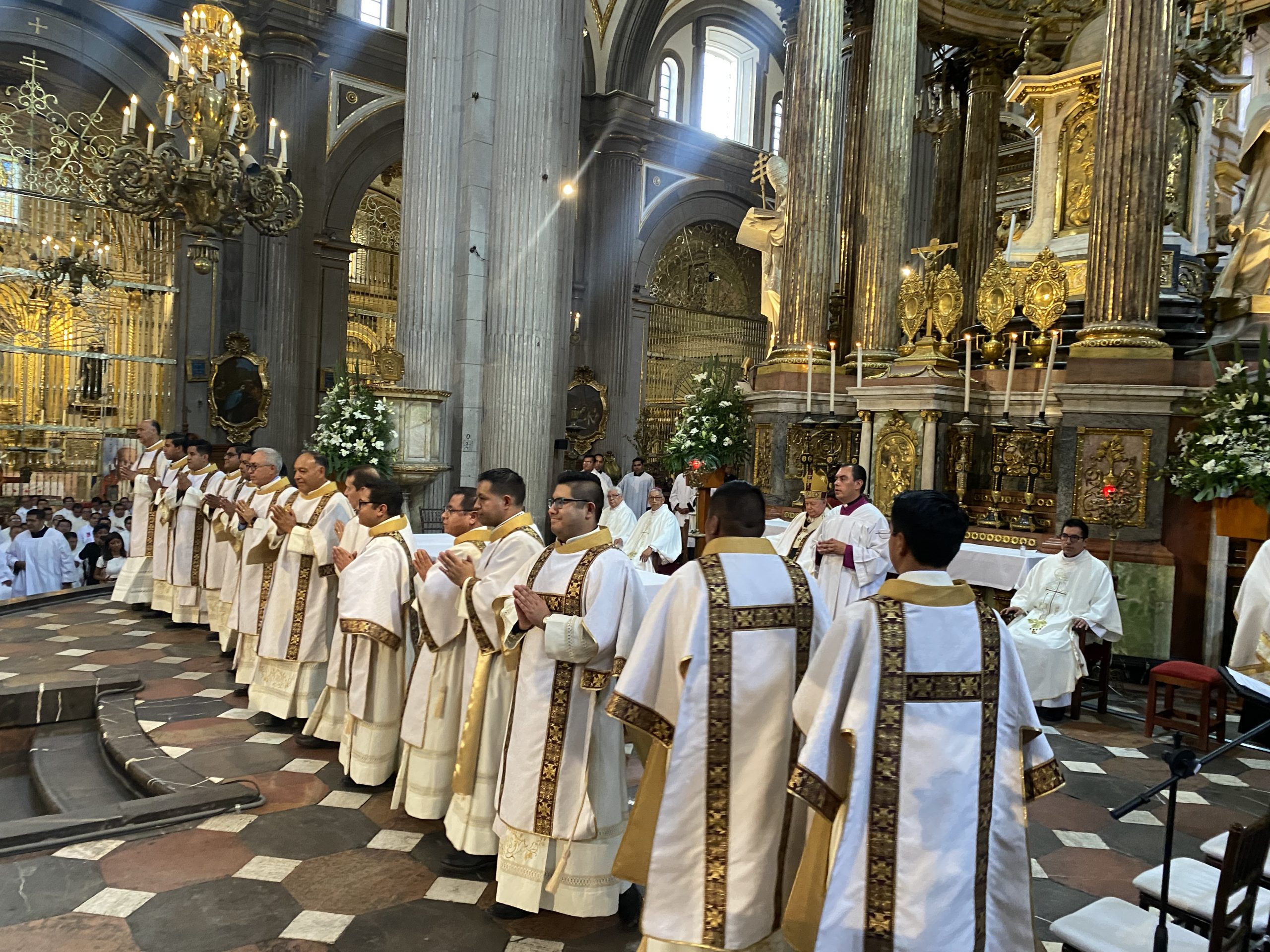 Ordenan a 15 nuevos diáconos en la catedral angelopolitana 